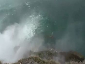 Horseshoe Falls VS American Falls