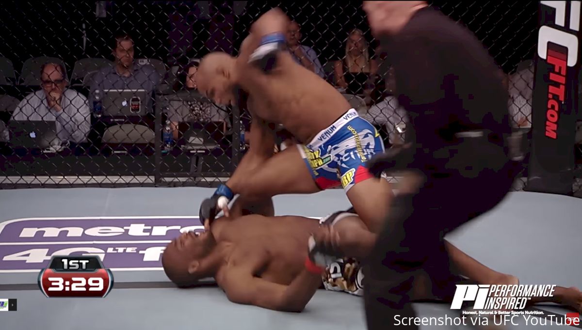 UFC 213 Free Fight: Yoel Romero Blasts Clifford Starks With Flying Knee