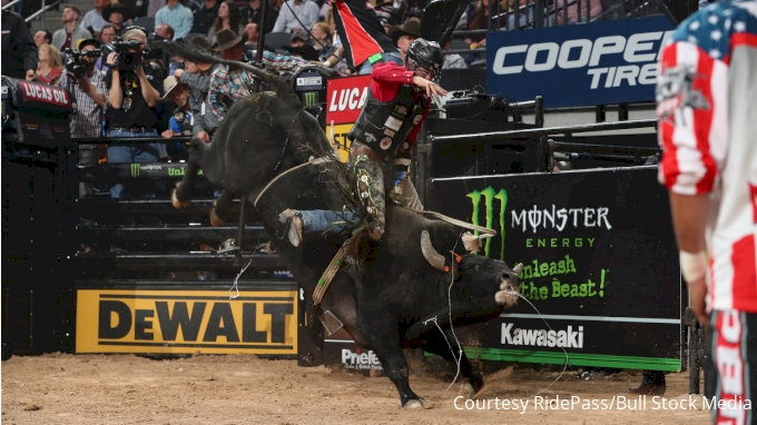 Dakota Buttar attempts to ride Plummer/Hart Cattle Co.'s Night Sweats Photo By: Andy Watson/Bull Stock Media