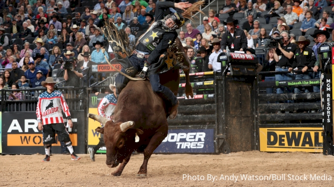 Dener Barbosa attempts to ride Bill Henson/Gene Owen's Lefty