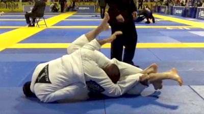 VICTOR FIGUEIREDO GENOVESI vs JACOB WILLIAMS MACKENZIE 2019 World Jiu-Jitsu IBJJF Championship