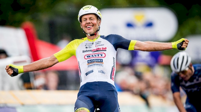 Taco van der Hoorn celebrates in the Brussels Cycling Classic 2022