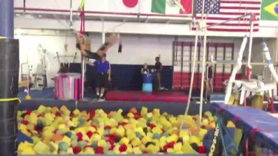 Tavia Smith - Bars Full Out [7/16/13]