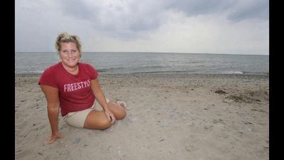 Mom Swan 26 Miles Across Lake Erie